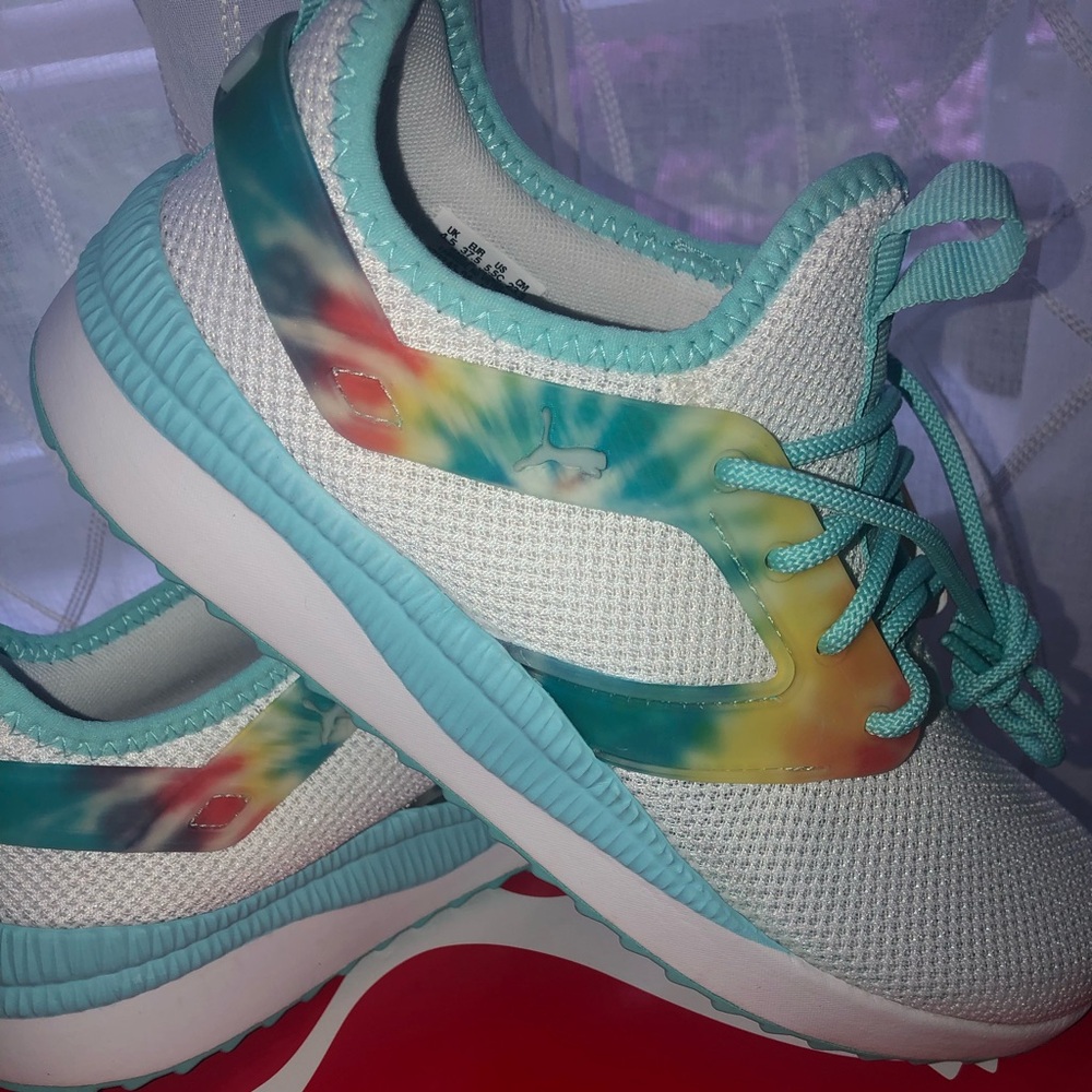 💙PUMA (Youth) 💚Sneakers 5 1/2💛